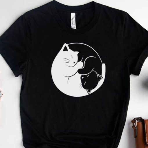 Cats hugging, Cute Cat Shirt, Cat Lover shirt, Cat Mom Shirt, Christmas gift, Funny Shirt