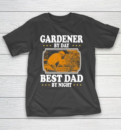Father gift shirt Vintage Gardener by day best Dad by night lovers gift papa T Shirt T-Shirt