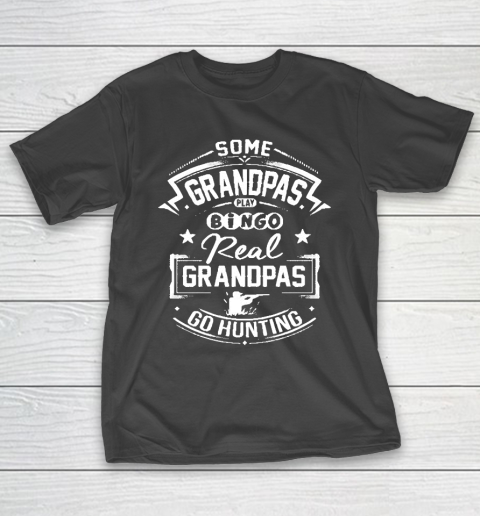 Grandpa Funny Gift Apparel  Real Grandpas Go Hunting T-Shirt