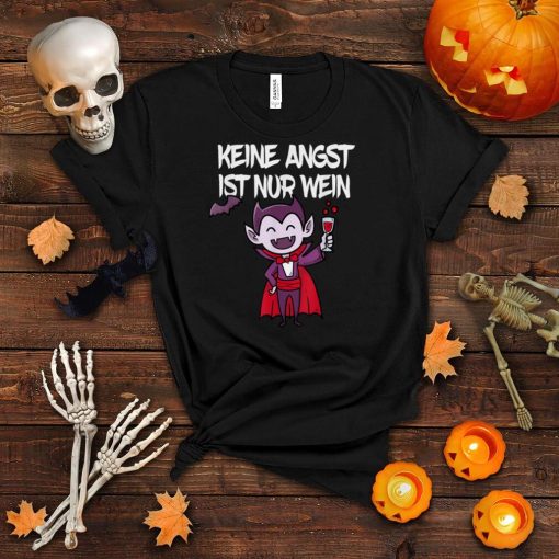 Keine fear ist nur wine red wine Halloween vampier costume T Shirt