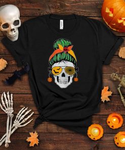 Womens Skull Wearing Sunglasses With Bats Halloween skull Mom T Shirt
