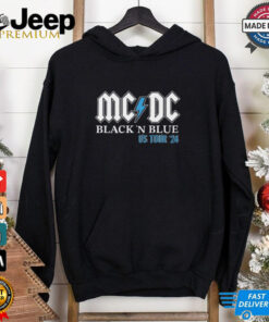 Amy Andrews Fox 2 Wearing Mcdc Black 'N Blue Us Tour 24 Shirt 2 Amy Andrews Fox 2 Wearing Mcdc Black N Blue Us Tour 24 Shirt 3