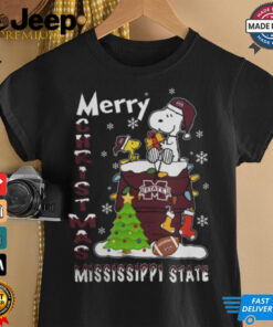 Mississippi State Bulldogs Snoopy And Woodstock Merry Christmas Shirt